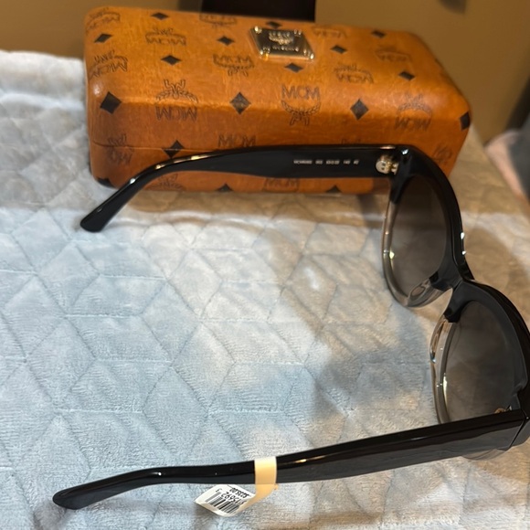 NWT MCM Tan Visetos Black Sunglasses With Case - Picture 7 of 10